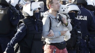 Poľský prezident má koronavírus, ľudia protestujú proti opatreniam