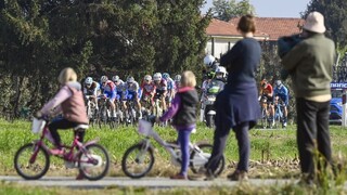 Giro speje do finále, Vuelta čoskoro zavŕši úvodný týždeň