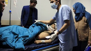 Pri škole sa odpálil samovrah, po útoku hlásia desiatky mŕtvych