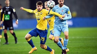 Futbalisti DAC sa udržali na čele tabuľky, so Slovanom remizovali