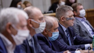 Nakazených zistili u Fica aj Kollára, kluby by mali ísť do karantény