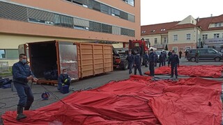 V Bratislave už stavajú stany na veľké testovanie. Takto to vyzerá