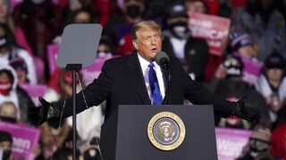 V USA vrcholí kampaň. Trumpovu webstránku ovládli hekeri