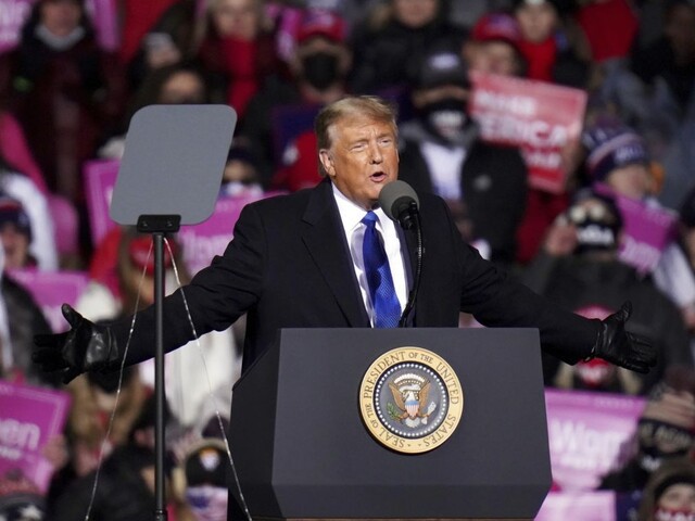 V USA vrcholí kampaň. Trumpovu webstránku ovládli hekeri