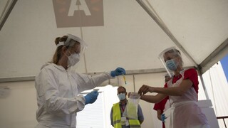 Pomôžte s testovaním, prosia zdravotníkov. Kto sa môže pridať