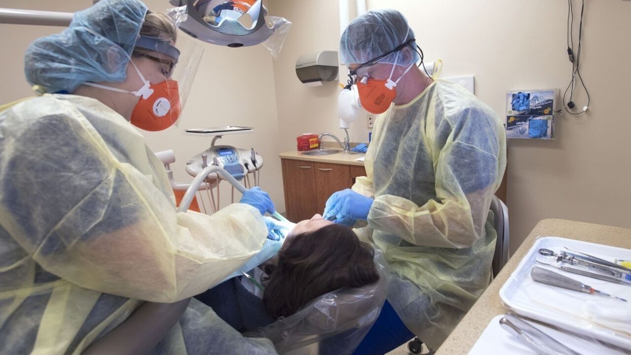 Dehonestácia, hnevajú sa zubári. Nemôžu pomôcť s testovaním