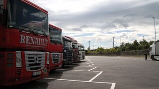 Zverejnili, či sa kamionisti a autobusári majú zúčastniť testovania