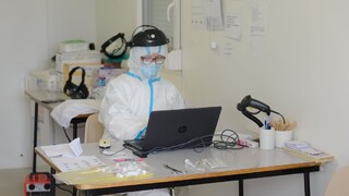 Samosprávam chýbajú zdravotníci, testovanie môže byť ohrozené