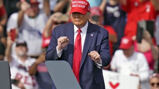 Trump sa stretol s vojakmi, ktorí zlikvidovali šéfa IS. Vyznamenal ich