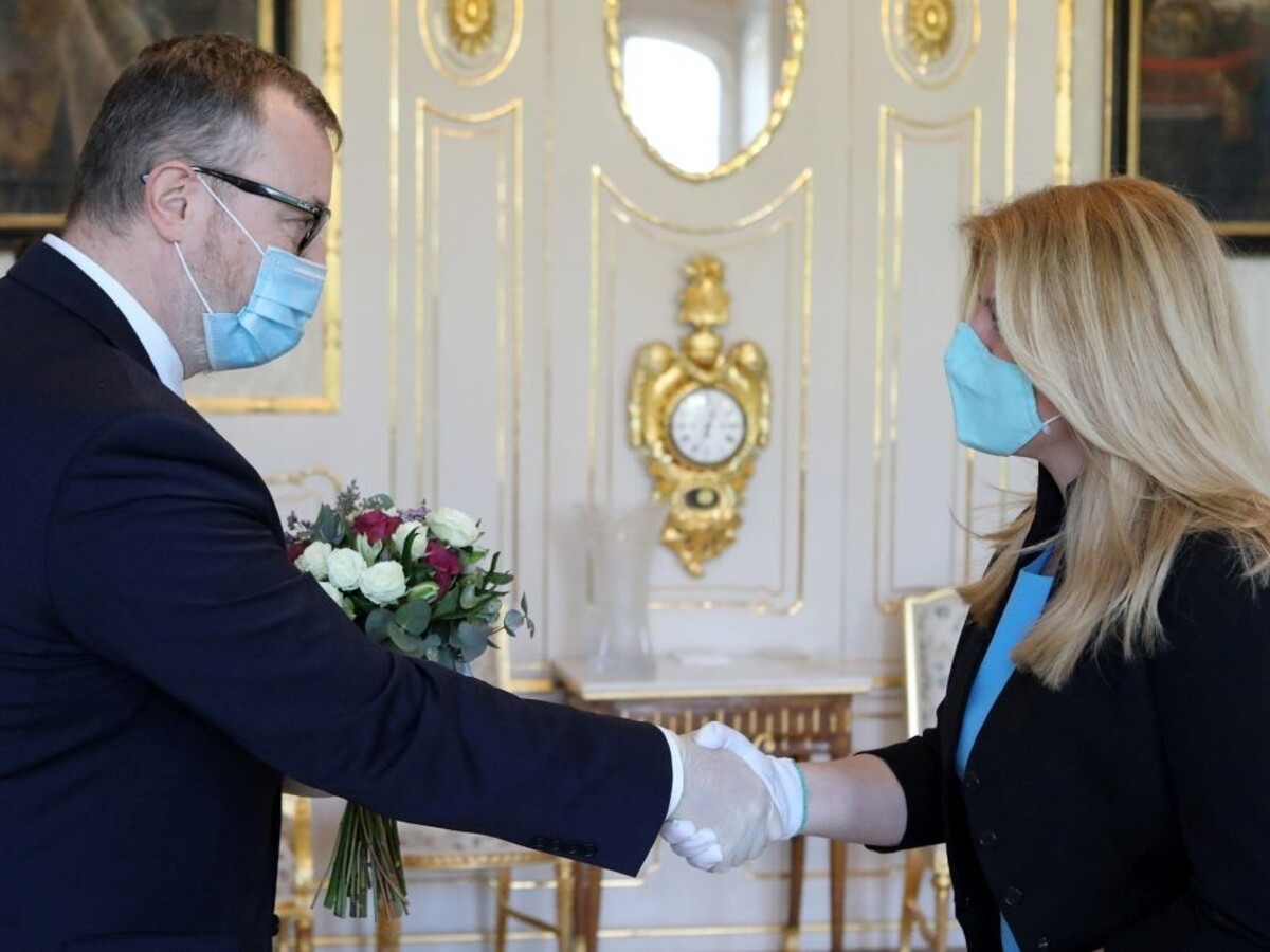 Predčasne trúbi na ústup, tvrdí o prezidentkinej výzve Krajniak