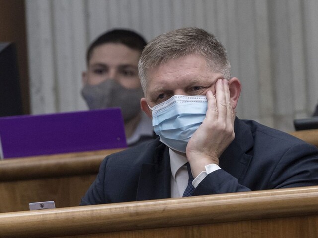 Fico žiada prezidentku o zastavenie testovania, vraj to ústava umožňuje