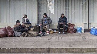 Nevynechajú ani bezdomovcov. Organizácie však nemajú dosť informácií