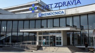 Zdravotníkov nasadia i súkromné nemocnice. Posielajú 800 ľudí