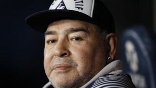 Vyčnieval nad všetkými. Legendárny Maradona oslávil 60 rokov