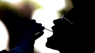 V ČR počet nových prípadov klesá, pribudlo však vyše 100 úmrtí