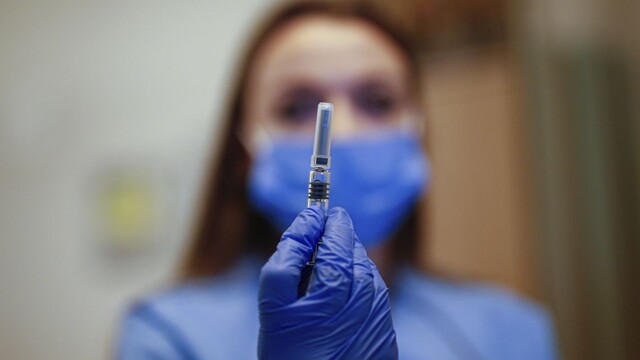 Šíri sa video, ktoré spája sieť 5G, rúška a "smrtiacu" vakcínu
