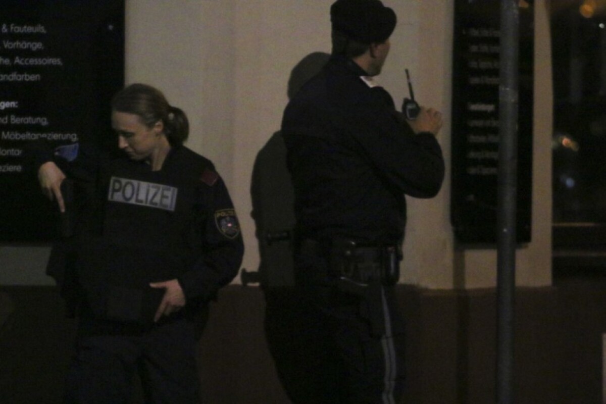 austria-police-operation-48293-9604f434755040a5963d1846aa197d57_974a3b6a.jpg