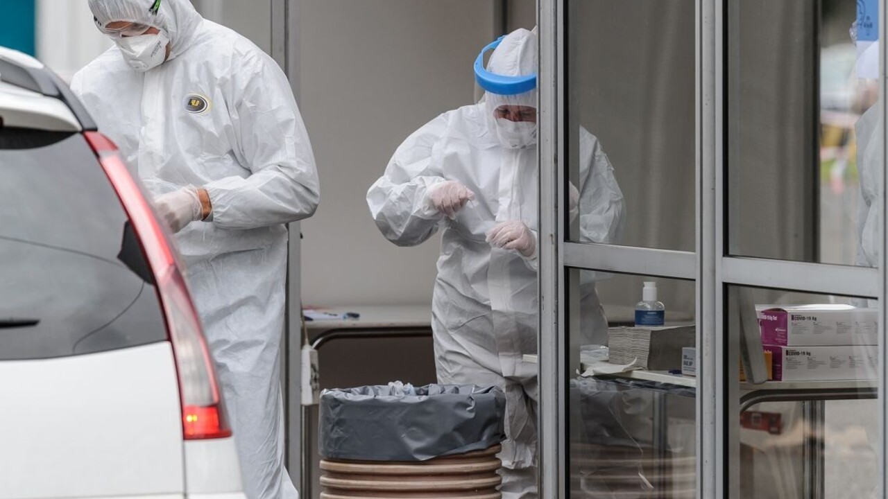 Vírus zabil ďalších pacientov, pribudlo vyše 1700 nakazených