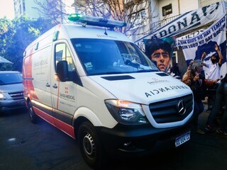 Maradona mal krvácanie do mozgu, hneď ho museli operovať
