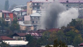Boje v Karabachu pokračujú, strely zasiahli aj pôrodnicu