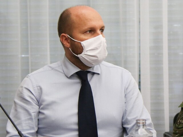 Minister obrany Naď je v karanténe, preventívne ho otestovali