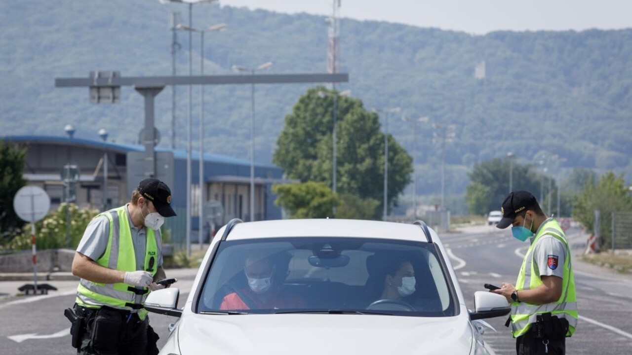 Polícia robí kontroly na hraniciach, ide o dodržiavanie opatrení