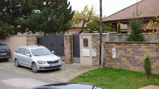 V rukách NAKA skončili bývalé policajné špičky. Politici reagujú