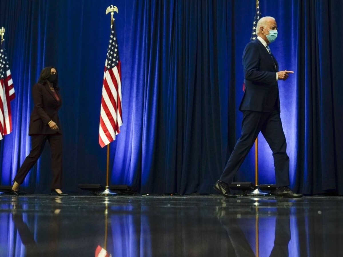 Bidenov tím verí víťazstvu, Trump chce napadnúť výsledky