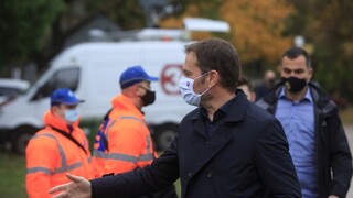 Premiér nevylúčil tvrdý lockdown, pripomenul novú povinnosť na hranici