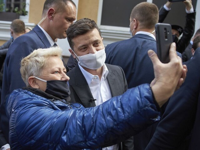Zelenskyj má Covid-19, na Ukrajine zavedú víkendovú karanténu