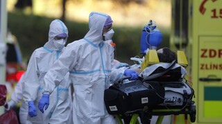 Pandémia v ČR spomaľuje, počet obetí prekonal ďalšiu hranicu