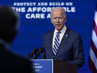 Biden je pripravený vládnuť, správanie Trumpa označil za trápne