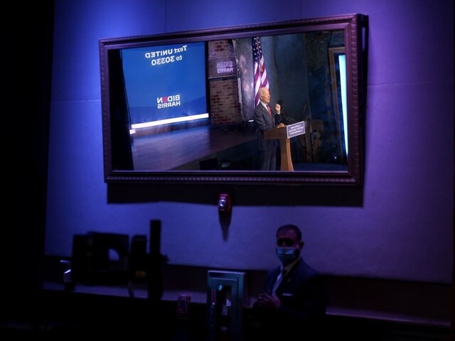 Biden chce s vírusom bojovať aktívnejšie, USA evidujú rekord