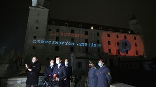Politici si uctili vojnových veteránov, Bratislavský hrad sa rozsvietil