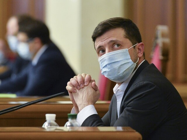 Zelenský je v nemocnici. Covid sa rozšíril medzi ďalšími politikmi