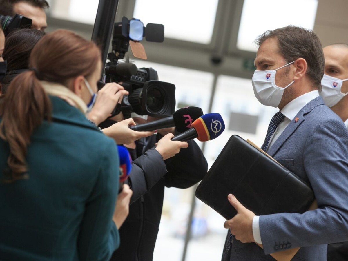 Otvorené kiná, divadlá i kostoly. Komisia schválila návrhy premiéra
