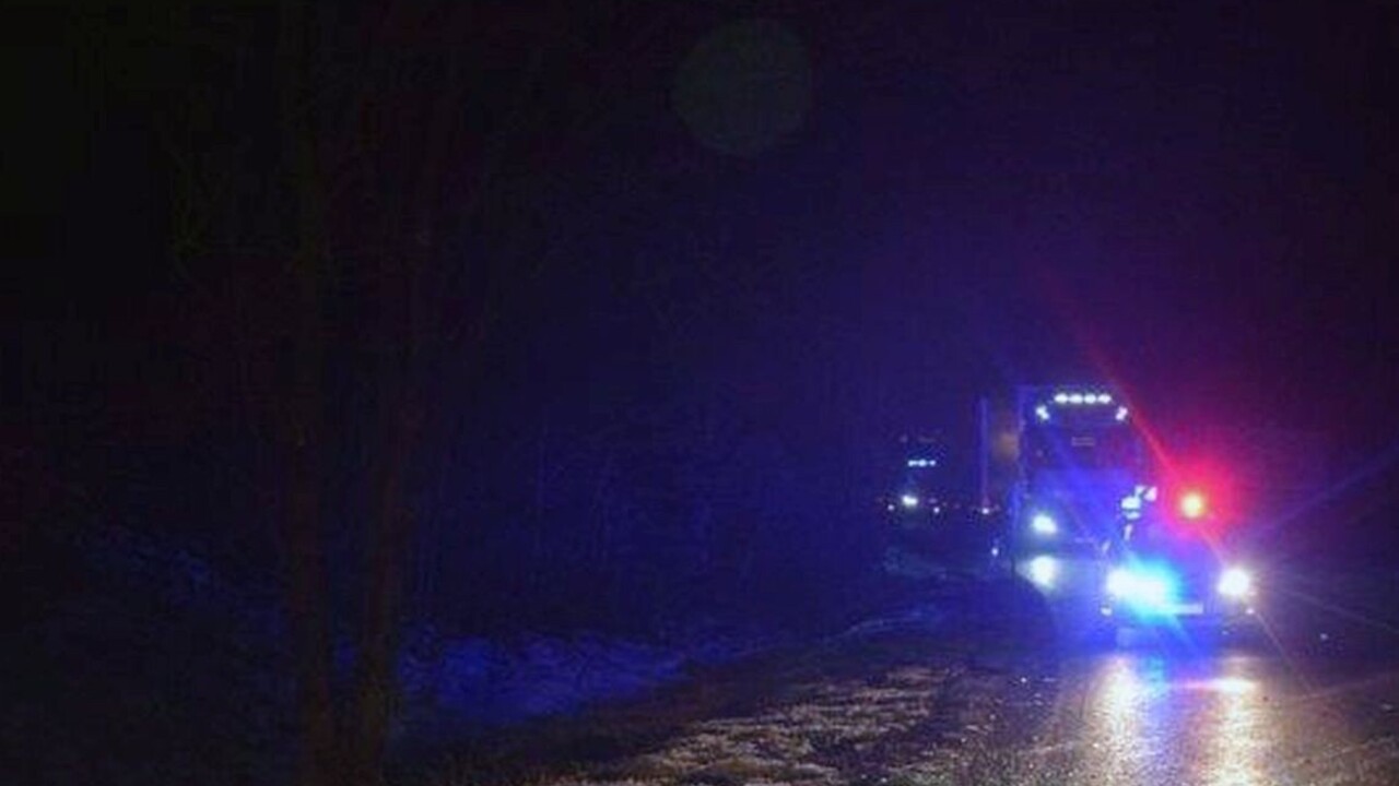 Vážna nehoda na východe Slovenska. Z mosta sa zrútil kamión