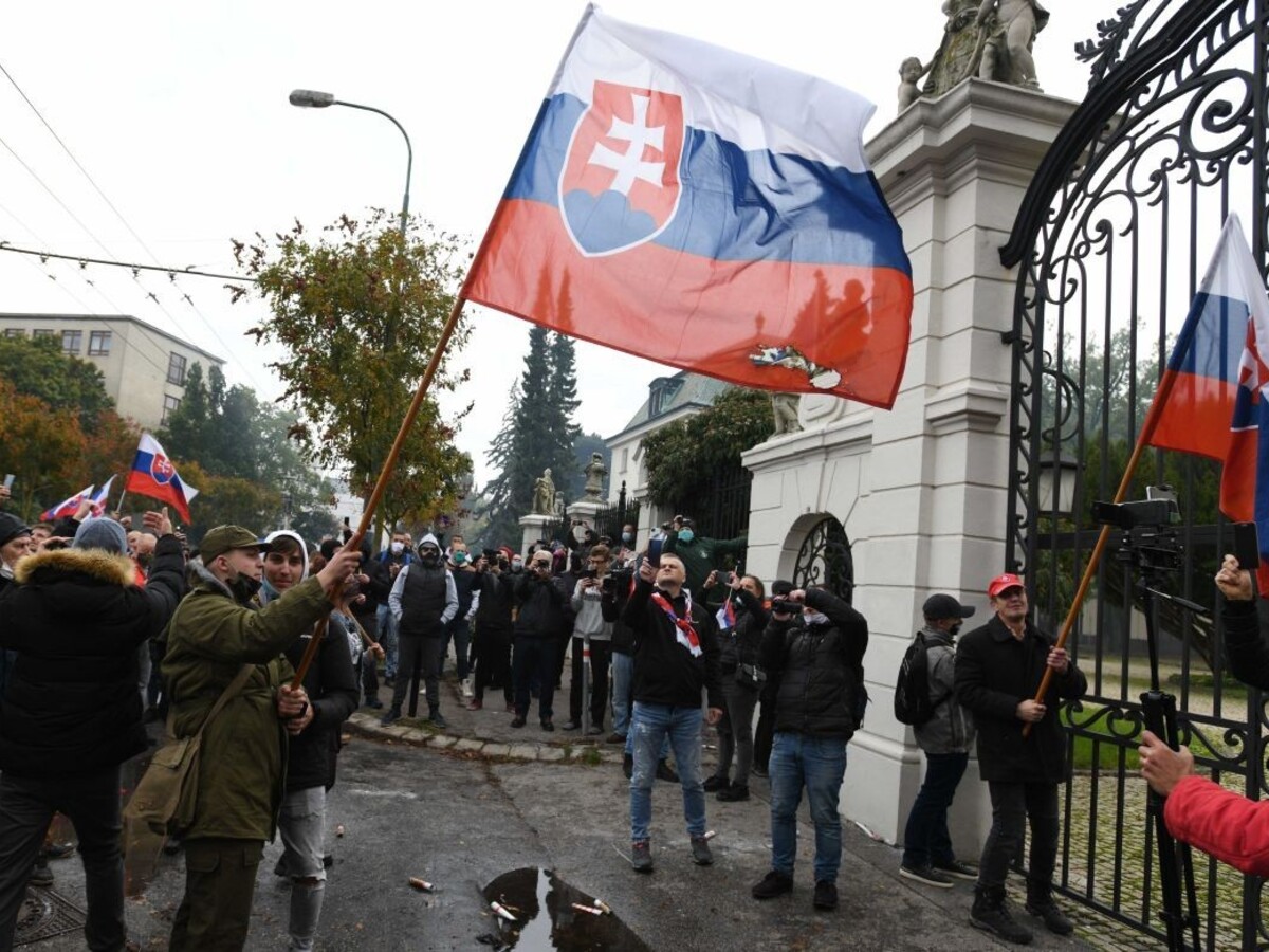 Stanica, palác či Dubčekova socha. Kam majú prísť protestujúci