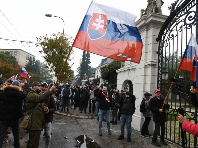Stanica, palác či Dubčekova socha. Kam majú prísť protestujúci
