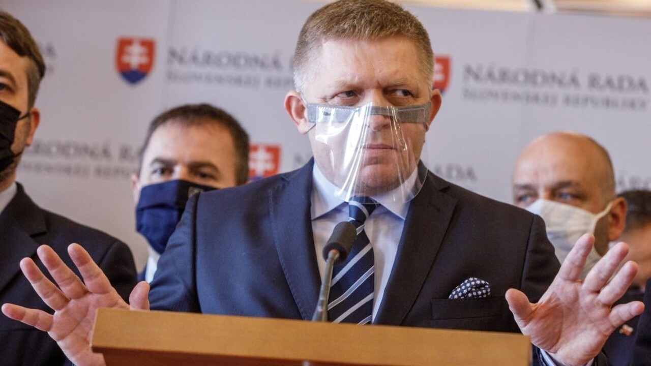Veľký nákup testov bol nezákonný, tvrdí Fico. Upozornil na dlh