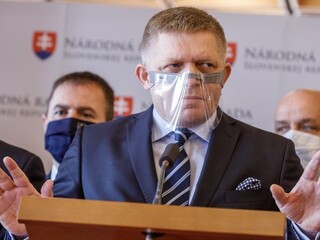Veľký nákup testov bol nezákonný, tvrdí Fico. Upozornil na dlh