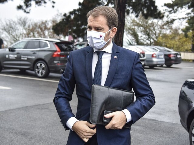 Rokovanie krízového štábu o pendleroch i návrate žiakov do škôl