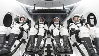 Crew Dragon hlási po 27 hodinách úspech, pripojila sa k ISS