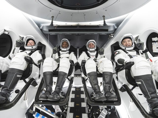 Crew Dragon hlási po 27 hodinách úspech, pripojila sa k ISS