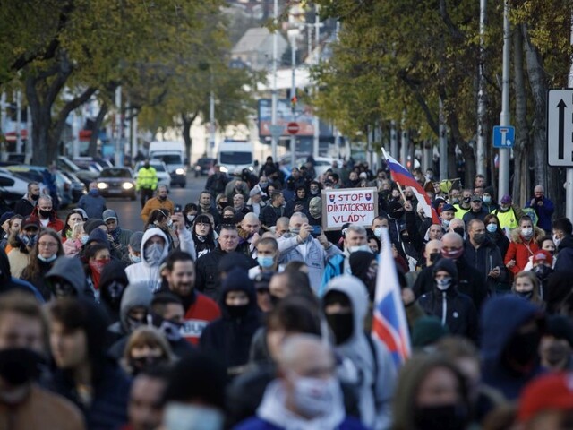 Budíček, nie pohreb. Nebojme sa o November, odkazuje premiér