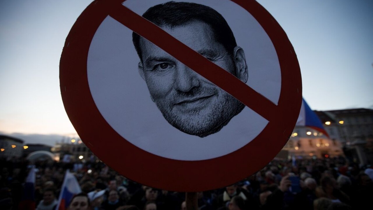 Fotogaléria: Matoviča prirovnali aj k Hitlerovi. Takto protestovali v Bratislave