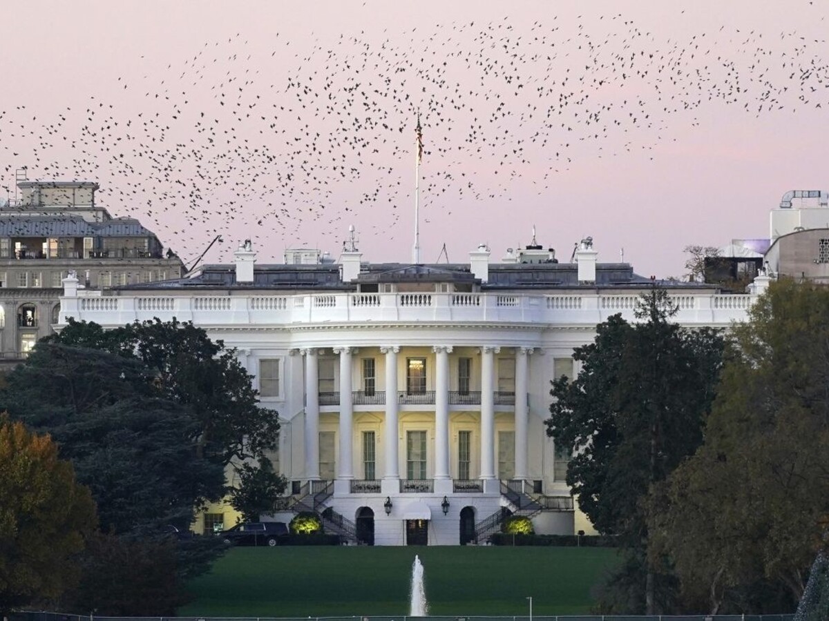 Toto tu nebolo desaťročia. Trump blokuje tím svojho nástupcu