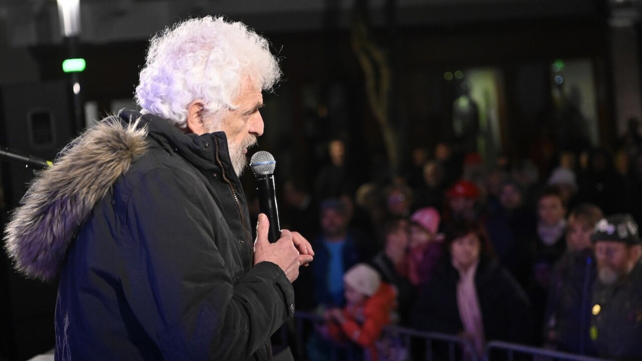 Protestujúci pľuli na lídrov nežnej revolúcie. Šeliga chce konať