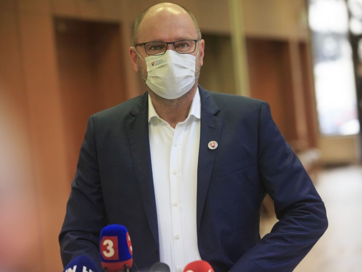 Sulík musel ustúpiť, antigénové testy bude kupovať jeho rezort