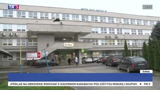 Nemocnica vo Vranove kolabuje, počet nakazených rýchlo stúpa